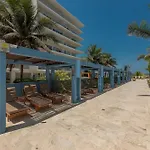 Condominio frente al mar con acceso directo a la playa Morros Ultra