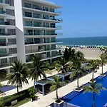 Condominio frente al mar con acceso directo a la playa Morros Ultra